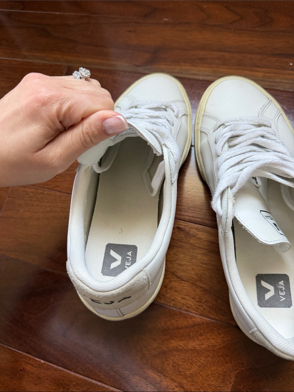 Veja White Low-Top Sneakers with Subtle Logo - Picture 6 of 7